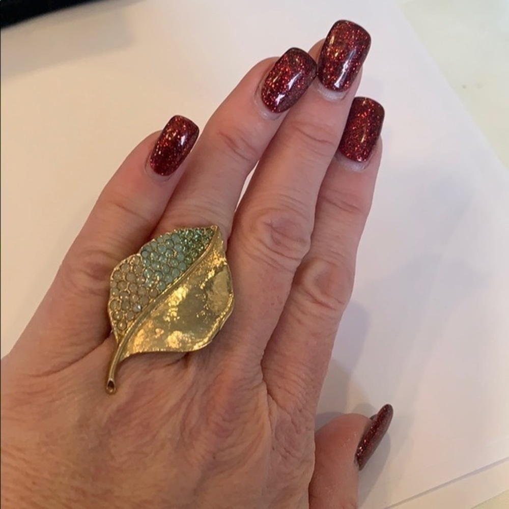 💐5/25 gold tone lg leaf ombré crystal statement